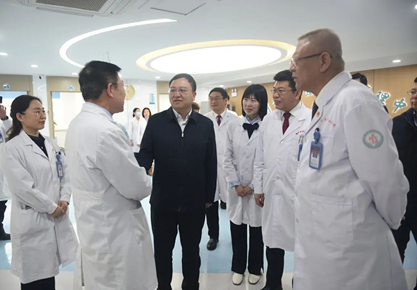 市委副书记、市长王心宇走访慰问我院医护人员