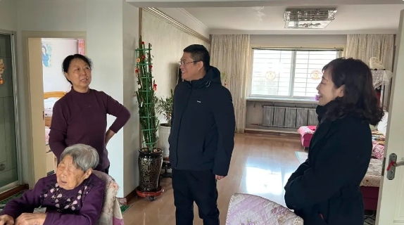 走访慰问｜前行不忘躬耕者 岁寒情深传党恩——锦州市中心医院开展春节走访慰问活动