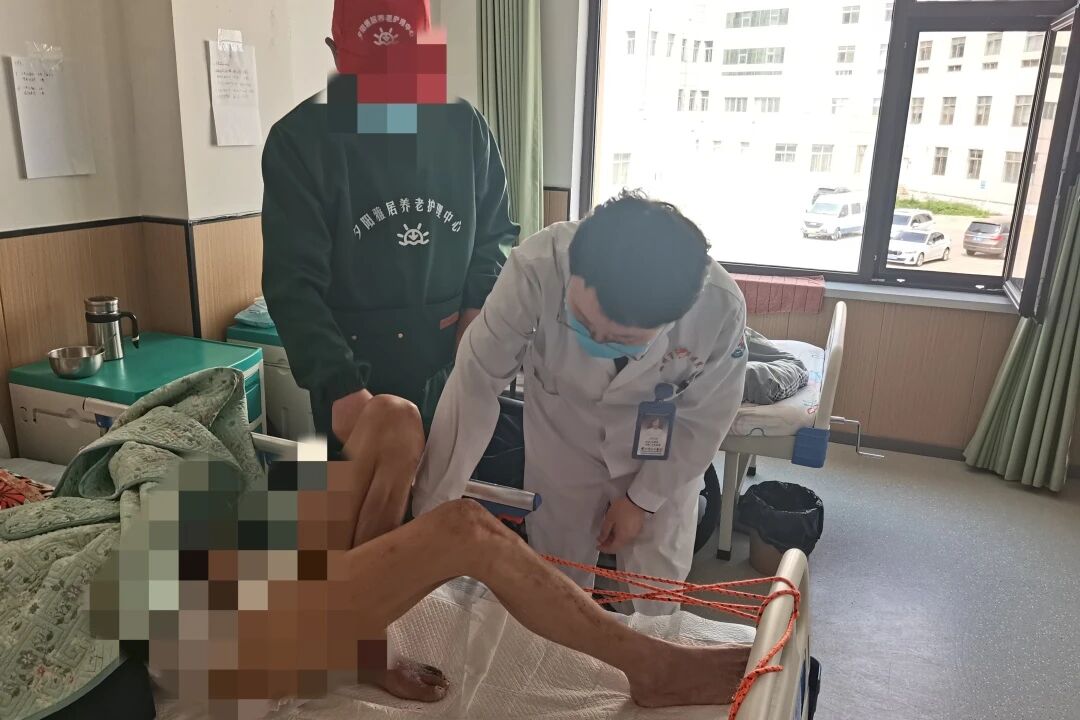 三甲医疗沉下去 养老一线暖起来  锦州市中心医院北院区上门巡诊养老院 科普赋能家庭照护