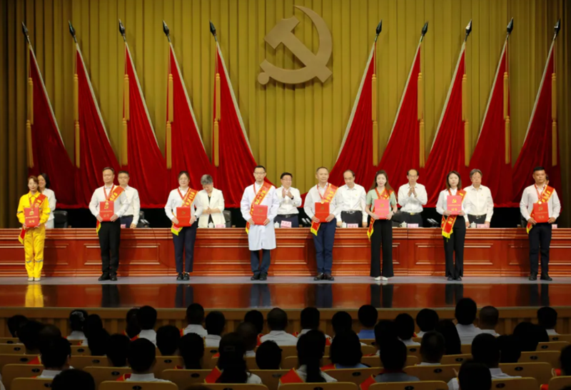 党建荣誉 | 省市"两优一先"表彰双双上榜 我院医技第三党支部获省级殊荣 姜帅同志获市级荣誉称号