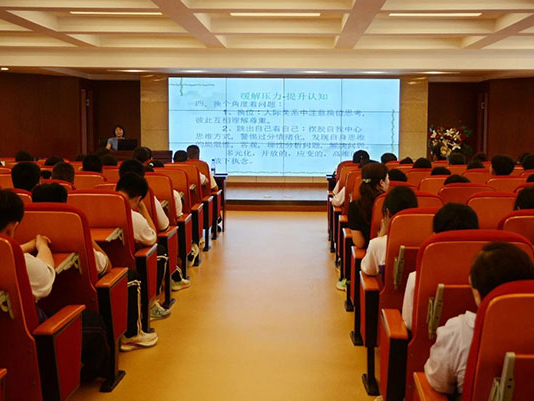关爱青少年心理健康 助力青少年成长 锦州市中心医院开展心理健康报告进校园活动